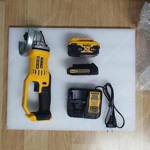 새제품 (택포)_ 디월트 5인치 20V (18V)충전 그라인더 글라인더 풀세트