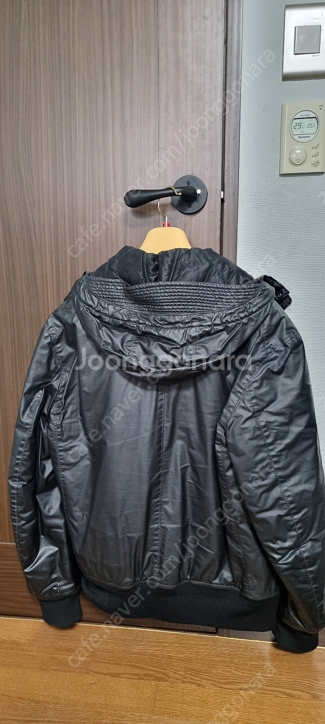 스톤아일랜드 무솔라고마타 점퍼 팝니다--4