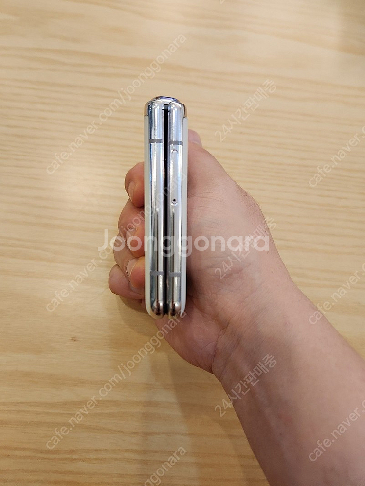 갤럭시z플립5g 화이트색상중고폰판매합니다--3