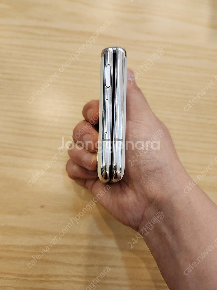 갤럭시z플립5g 화이트색상중고폰판매합니다--5