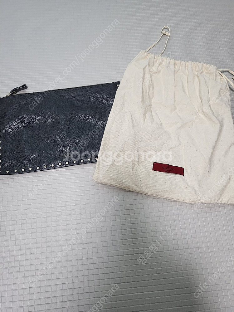 발렌티노 소가죽 클러치 급처--0