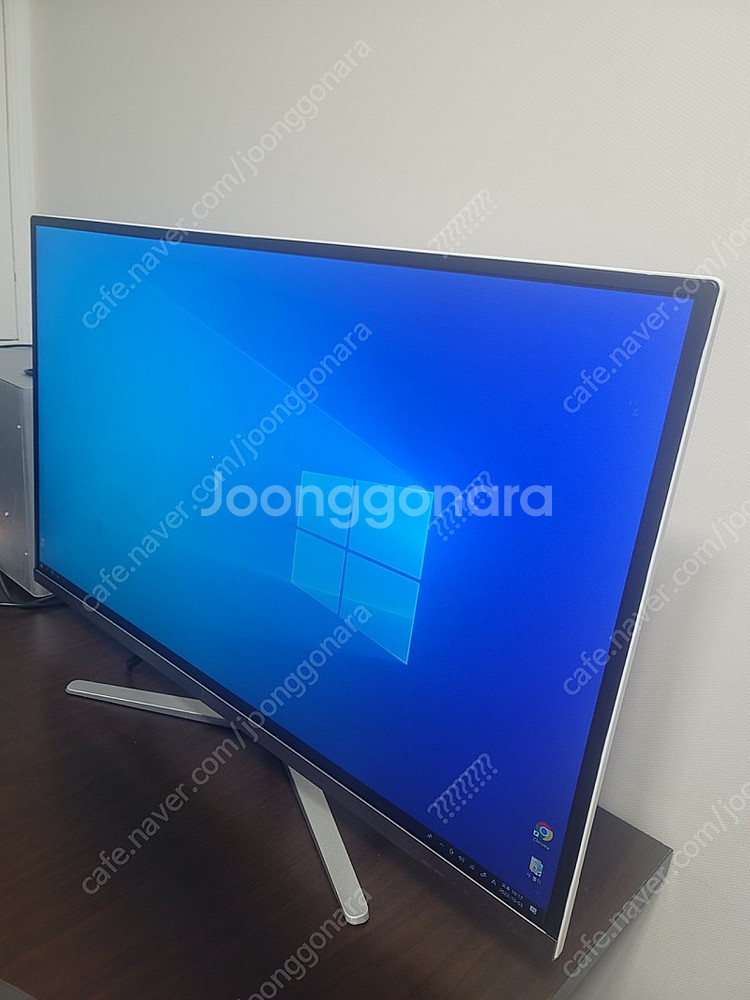 큐닉스 QHD3200 32인치 모니터 팝니다.--1