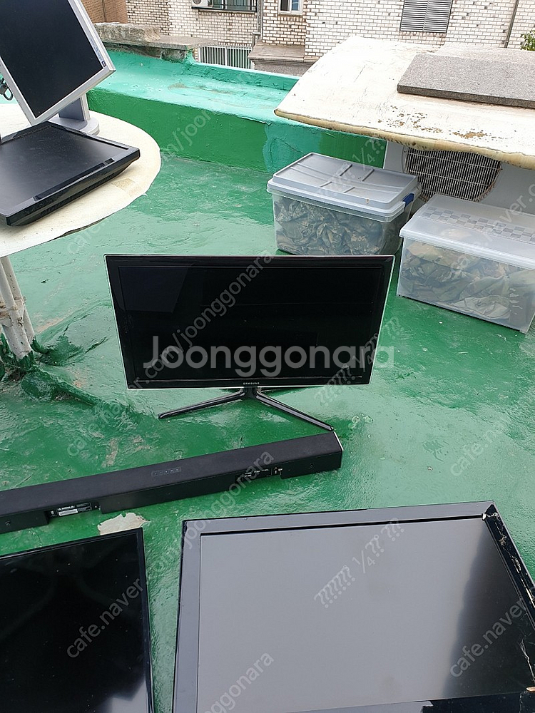 이사와 집정리 중 티비TV 모니터 9대 전부 가져가실분 정상작동 단순고장 패널파손 상태 여러가지입니다 전부 9만원에...--1