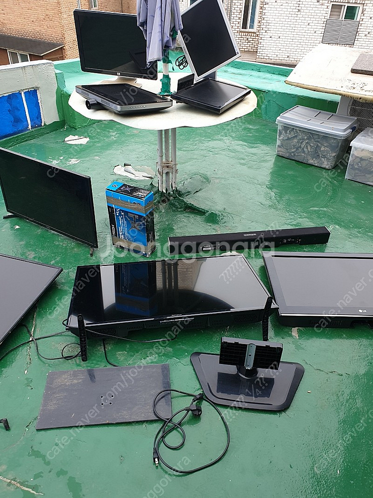 이사와 집정리 중 티비TV 모니터 9대 전부 가져가실분 정상작동 단순고장 패널파손 상태 여러가지입니다 전부 9만원에...--4