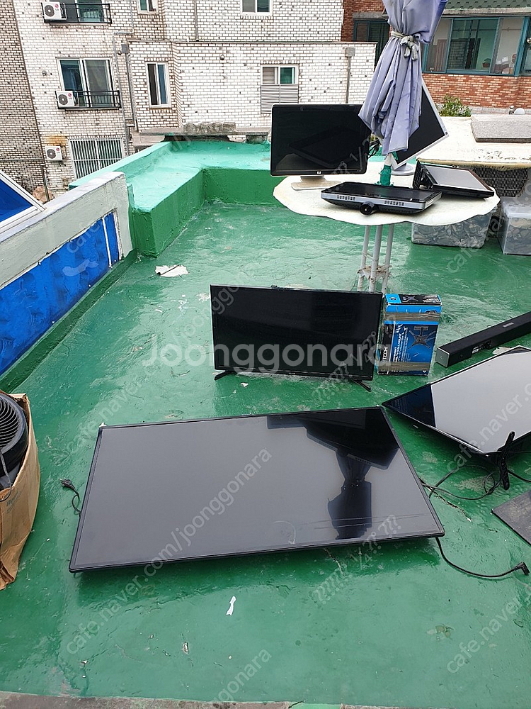 이사와 집정리 중 티비TV 모니터 9대 전부 가져가실분 정상작동 단순고장 패널파손 상태 여러가지입니다 전부 9만원에...--6