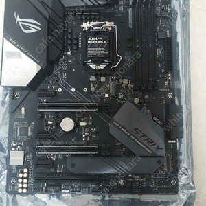 ASUS Z390 ROG STRIX 메인보드 팝니다.