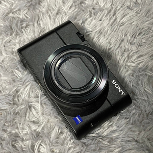 [판매중] 소니 ﻿RX100M5A (DSC-RX100 M5A) 카메라 바디 판매합니다.