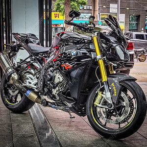 14년식 3만키로대 풀튜닝된 bmw s1000r 펍니다(더 이상 가격인하X)