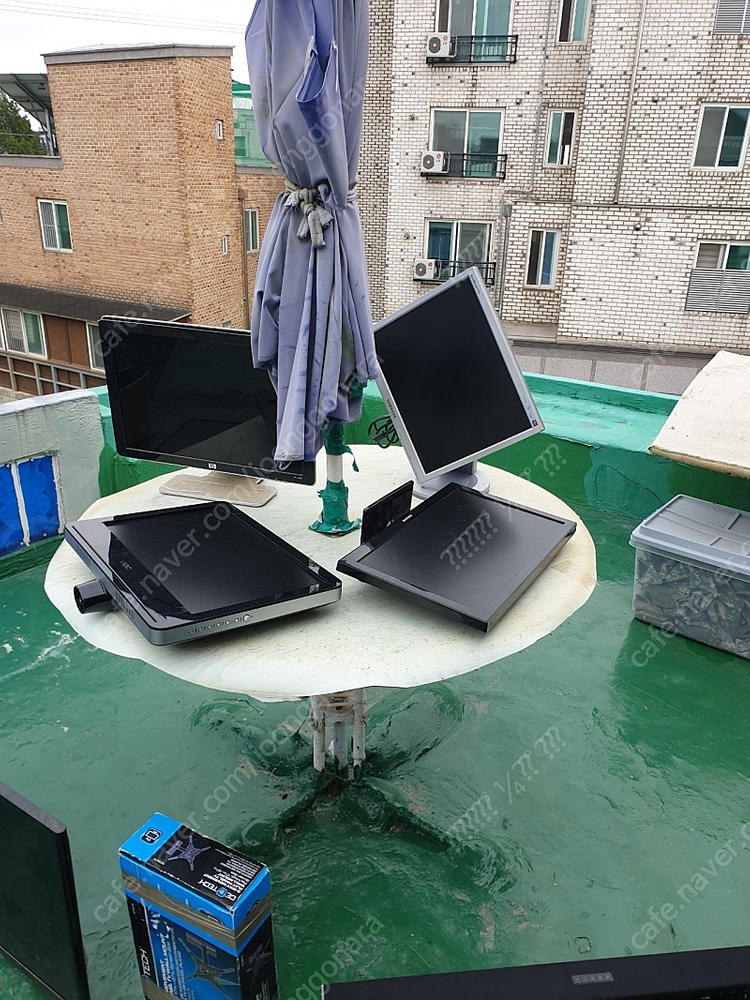 이사와 집정리 중 티비TV 모니터 9대 전부 가져가실분 정상작동 단순고장 패널파손 상태 여러가지입니다 전부 9만원에...--2