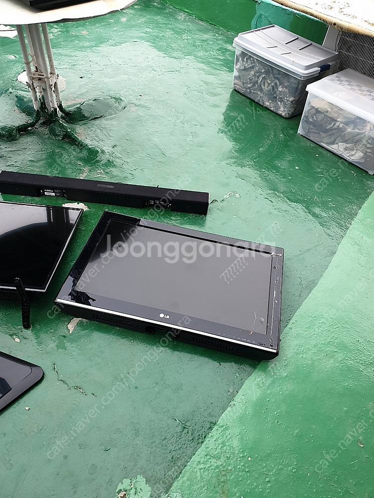 이사와 집정리 중 티비TV 모니터 9대 전부 가져가실분 정상작동 단순고장 패널파손 상태 여러가지입니다 전부 9만원에...--3