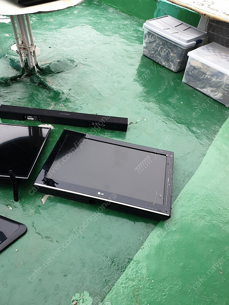 이사와 집정리 중 티비TV 모니터 9대 전부 가져가실분 정상작동 단순고장 패널파손 상태 여러가지입니다 전부 9만원에...--3