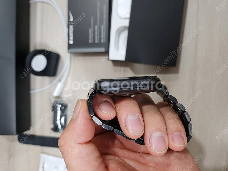 애플워치SE 나이키 에디션 44mm 셀룰러 블랙 판매합니다!--2