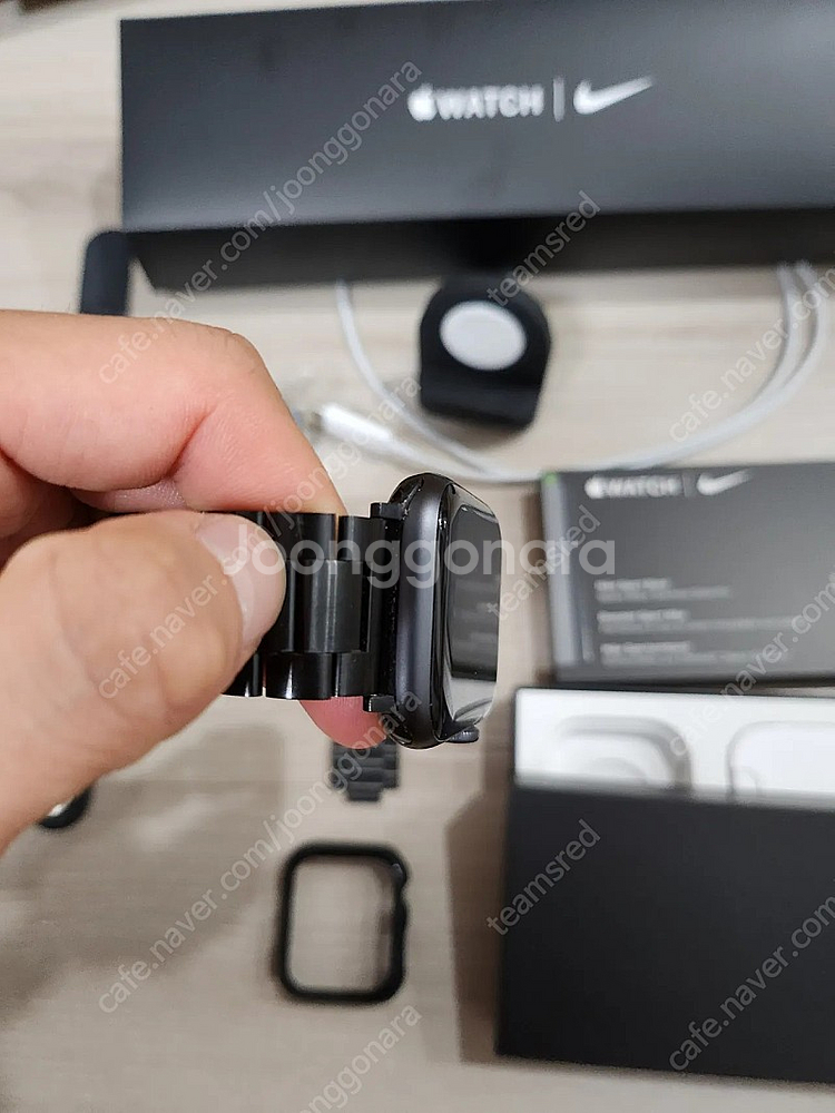 애플워치SE 나이키 에디션 44mm 셀룰러 블랙 판매합니다!--4