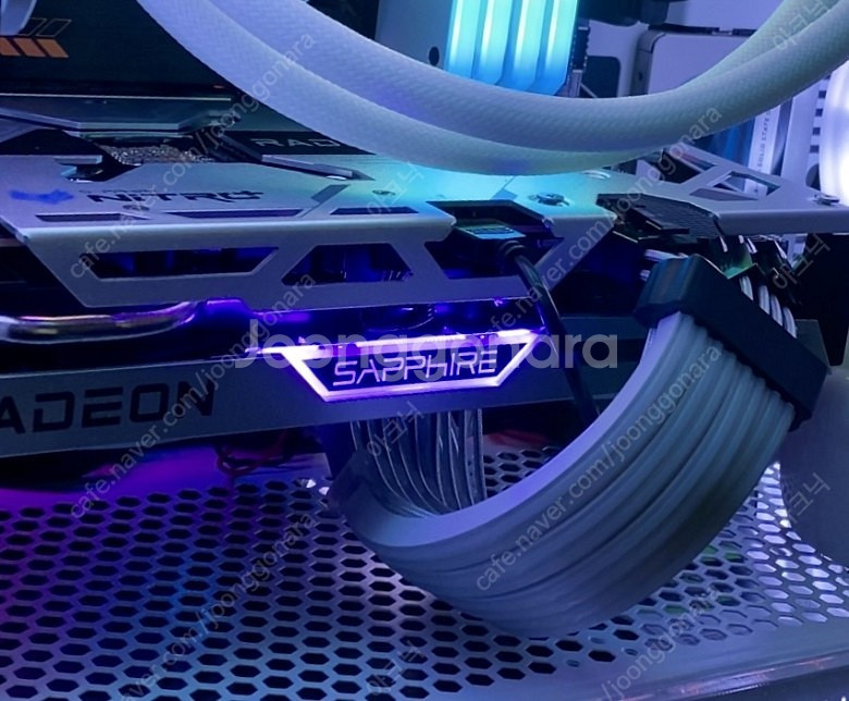 라데온 RX 6600XT 사파이어 니트로 팝니다--6
