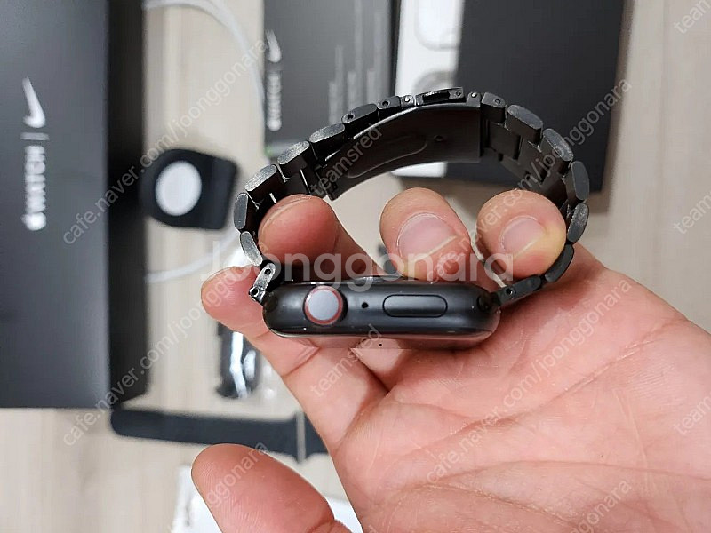 애플워치SE 나이키 에디션 44mm 셀룰러 블랙 판매합니다!--1