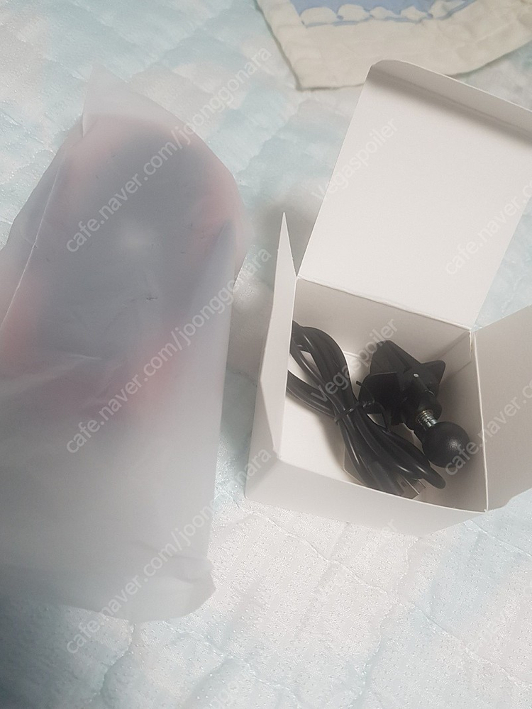 모모토S6 차량용 무선충전거치대(레드색상) 판매합니다.--1