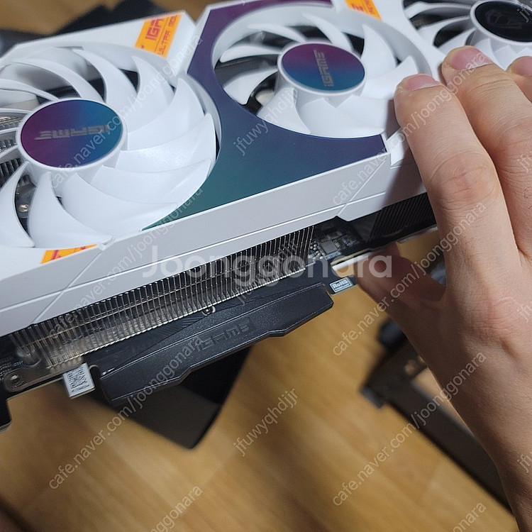 RTX3070TI 컬러풀 울트라 화이트 판매 풀박스 풀...--2