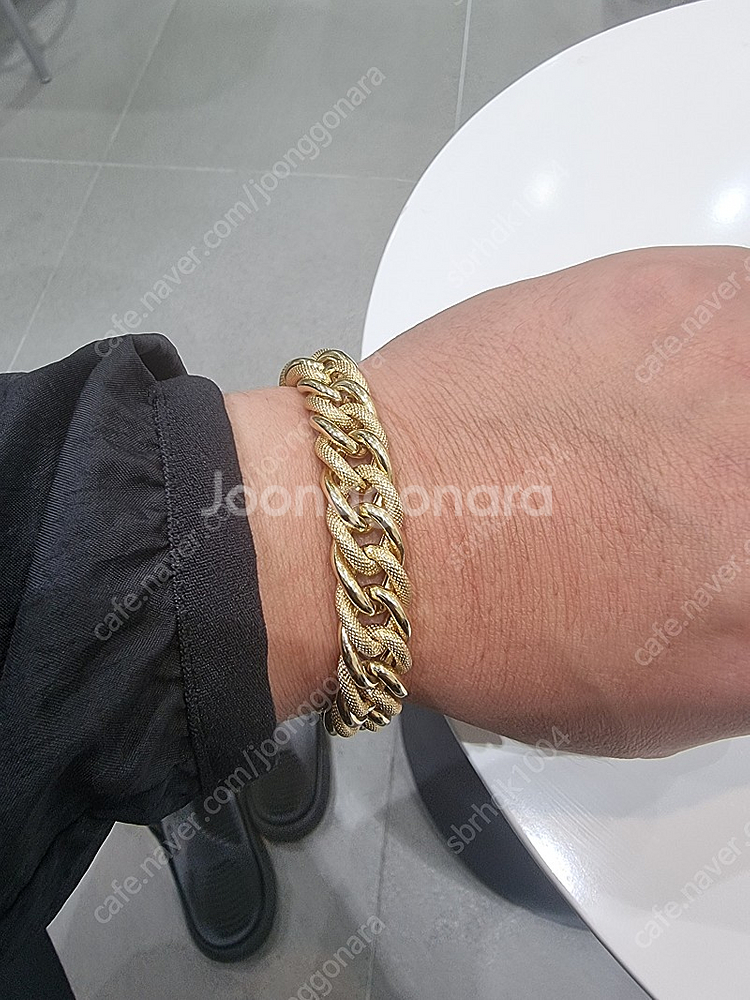 2022년 오메가씨마스터 다이버 300 검정 민트급 구매원합니다 18k 새상품급 10돈반 금팔찌 추금 가능합니다--0