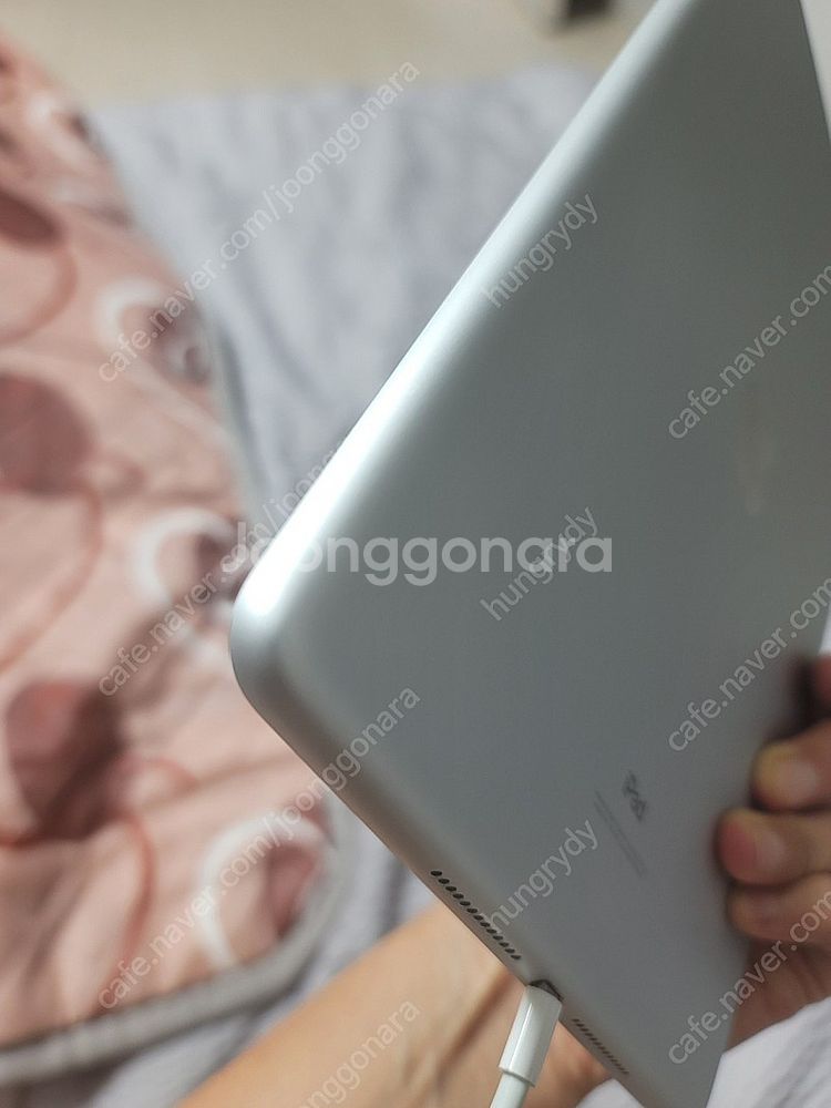 아이패드7세대 저렴이요(밧데리효율100프로)--2