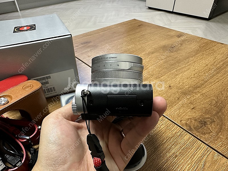 라이카 D-lux7 및 정품 가죽케이스 2개, 정품 스트랩 1개, 핸드 스트랩 1개, 오토홀더 팝니다.--6