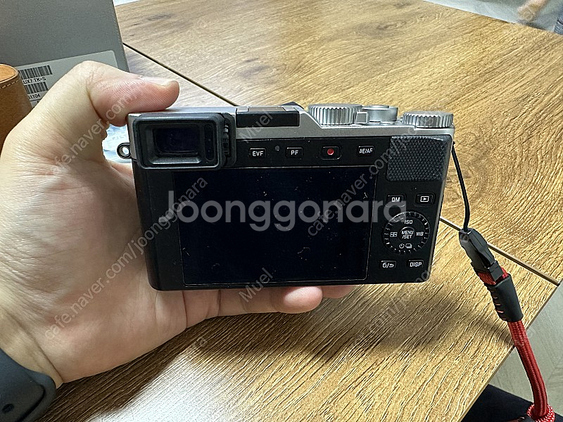 라이카 D-lux7 및 정품 가죽케이스 2개, 정품 스트랩 1개, 핸드 스트랩 1개, 오토홀더 팝니다.--7