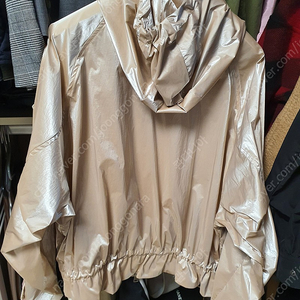 [정품] 몽클레어 바람막이 새상품 사이즈 1 팝니다. Tiya 후드 재킷