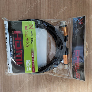 hdmi 케이블 3M 팝니다.