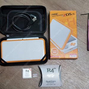 닌텐도 2DS XL S급 +R4 32GB 15만원 택배비포함