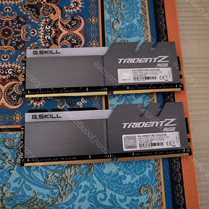 G.SKILL DDR4-3200 CL14 TRIDENT Z RGB 패키지 (32GB(16Gx2)) 팝니다.