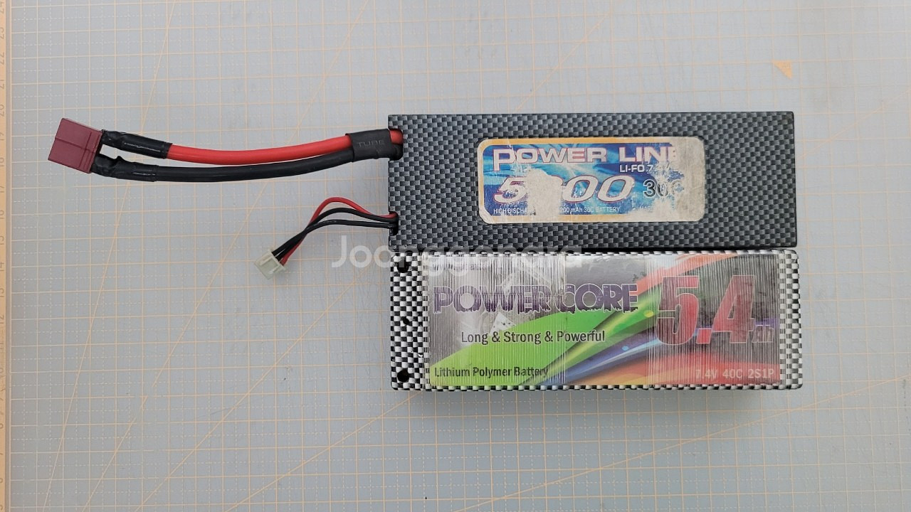 RC카 2셀 배터리 및 충전기 팝니다.--2