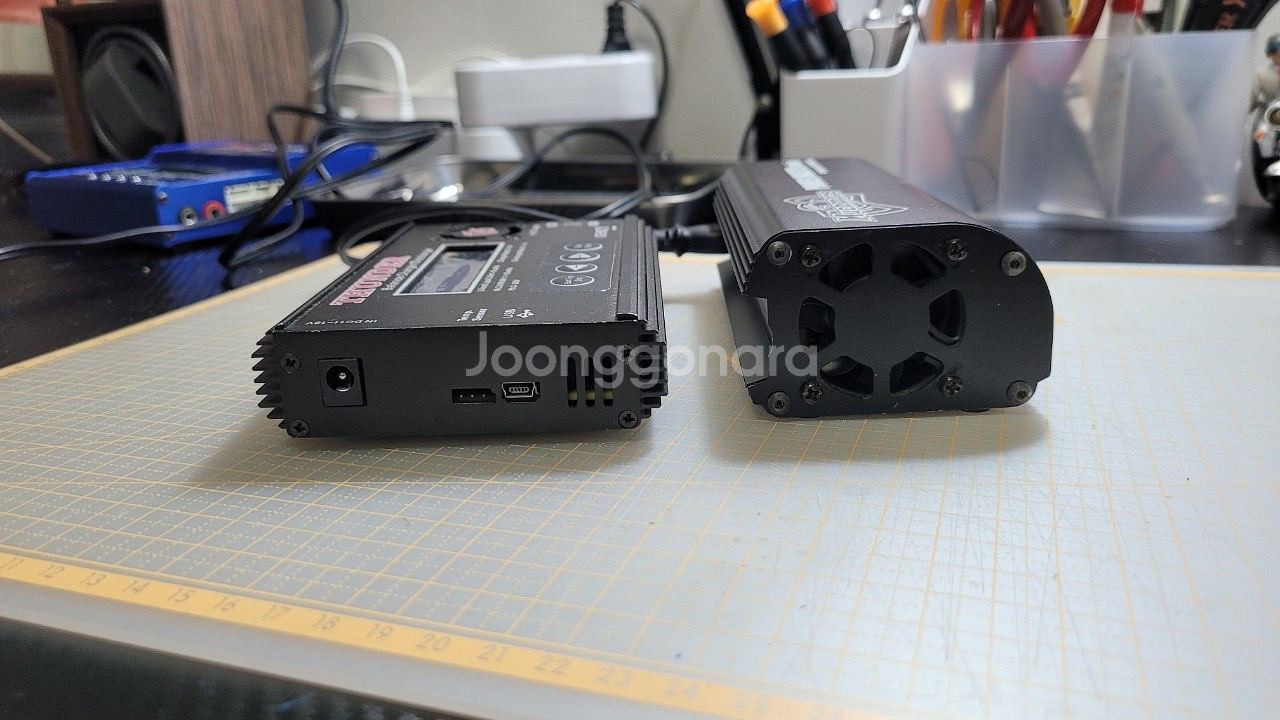 RC카 2셀 배터리 및 충전기 팝니다.--6