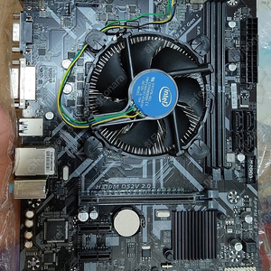 인텔 코어 i3 8100 + Gigabyte H310M DS2V 2.0 팝니다.