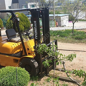 군용 현대 디젤지게차 2톤지게차 팝니다.