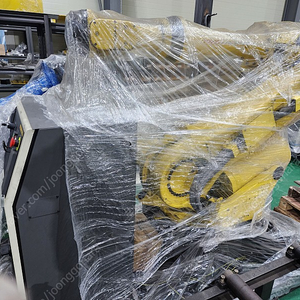 화낙 산업용 6축 로봇 FANUC R-2000iB 210F 판매합니다.