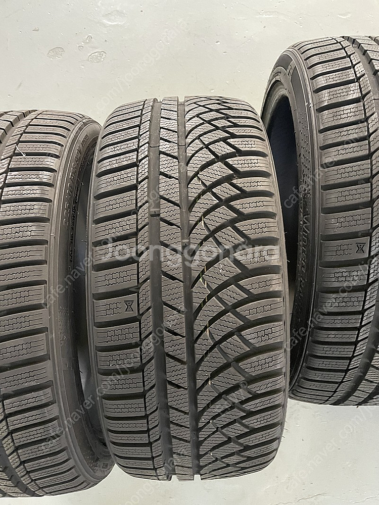 225 40 18 금호 윈터크래프트 wp72 두대분--1