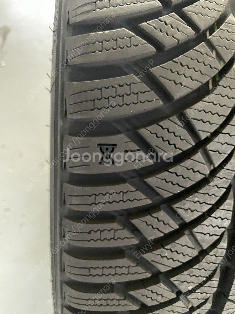 225 40 18 금호 윈터크래프트 wp72 두대분--4