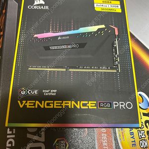 커세어 벤젠스 RGB PRO 32G 3600MHz 팝니다