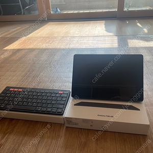 삼성 갤럭시탭 A8 SM-X200NZAEKOO 그레이/64GB , 삼성 스마트키보드 TRIO500함께 팔아요.