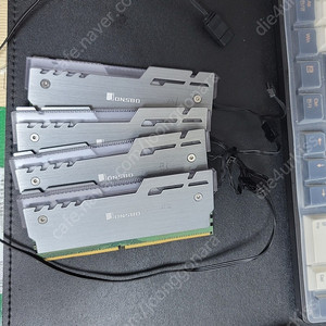 삼성 DDR4 시금치 B다이 8G x 4 (존스보 방열판)