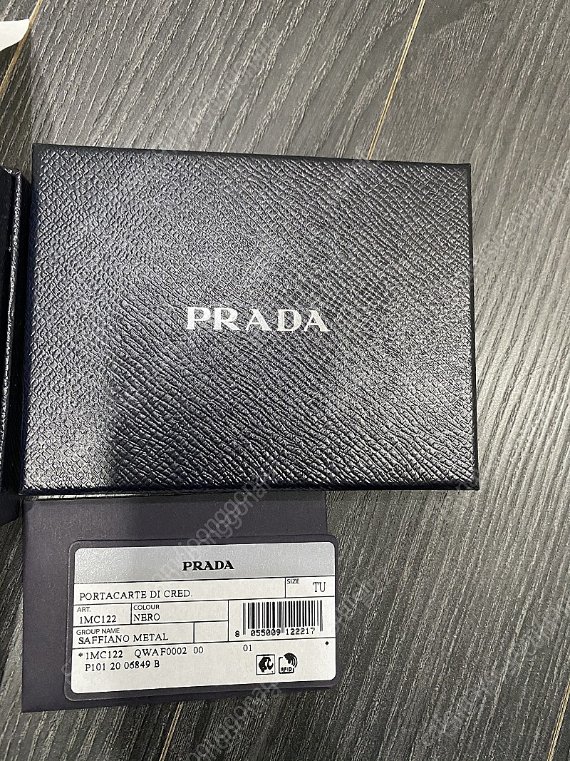 프라다 정품 카드지갑 판매정품 입니다. 품번: 1MC122-QWA-F068Z택배비 