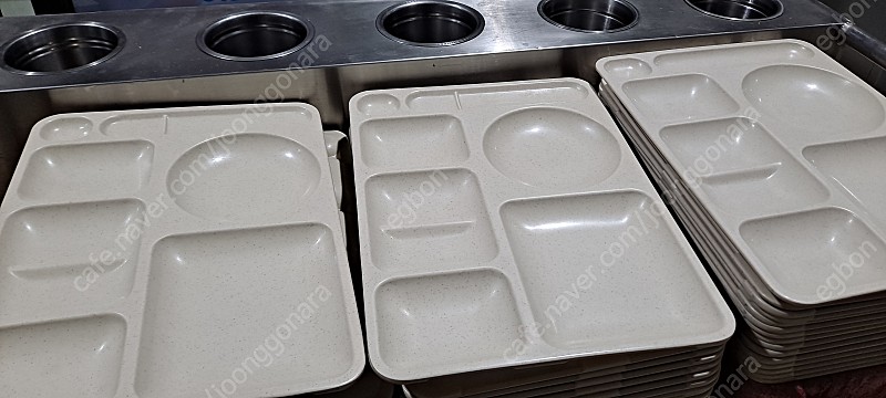 급식판 단체식당 학교급식 식판 3종류 매매해요흰색식판 ... | 욕실용품 | 중고나라