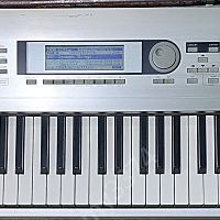 KORG TRITON LE 88 입니다