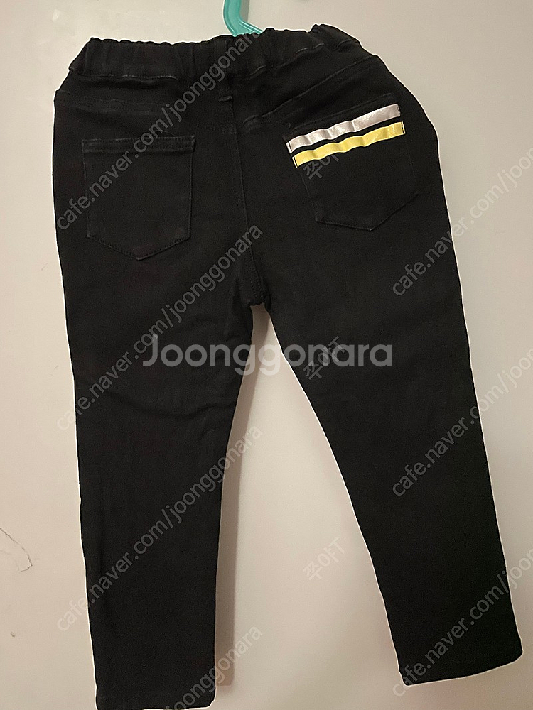 아이러브제이 유치원 졸업사진, 수료사진에 입기 좋은 블랙진, 검정바지 판매해요~ (120사이즈)--4