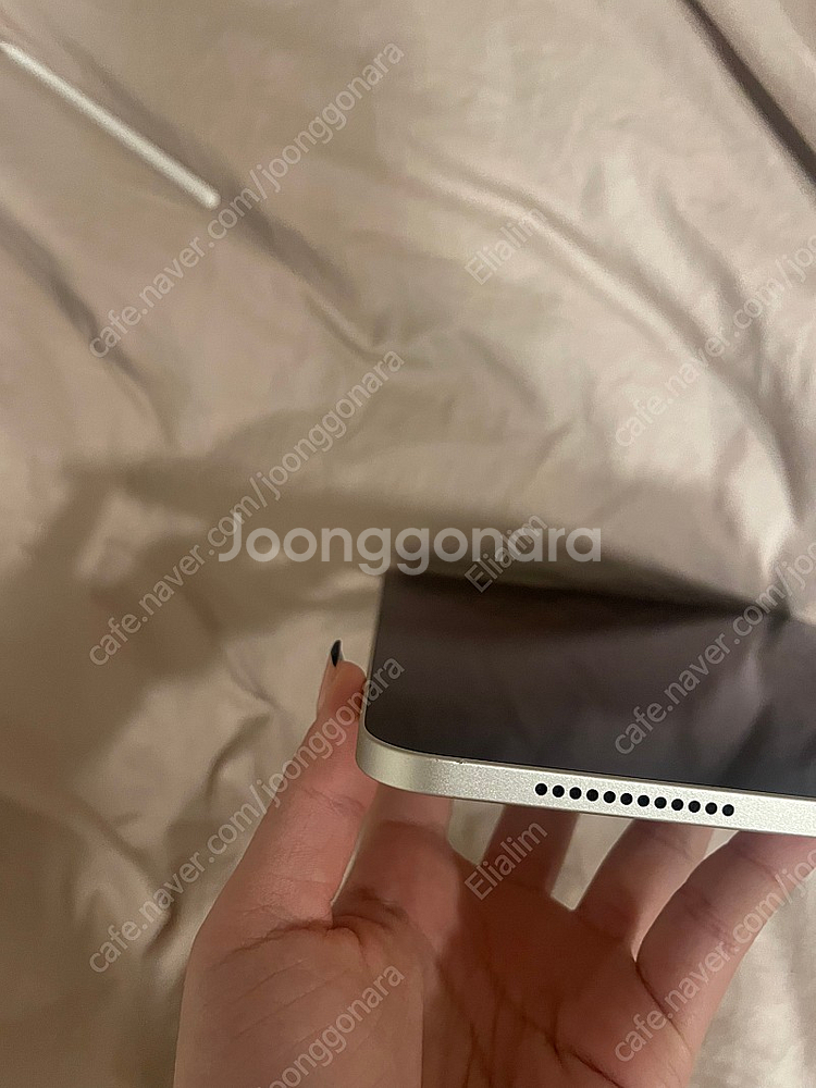 아이패드 에어 M1 10.9 와이파이 64GB/매직키보...--2