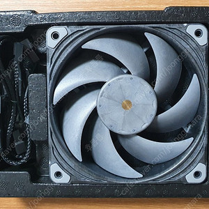Phanteks T30 팬