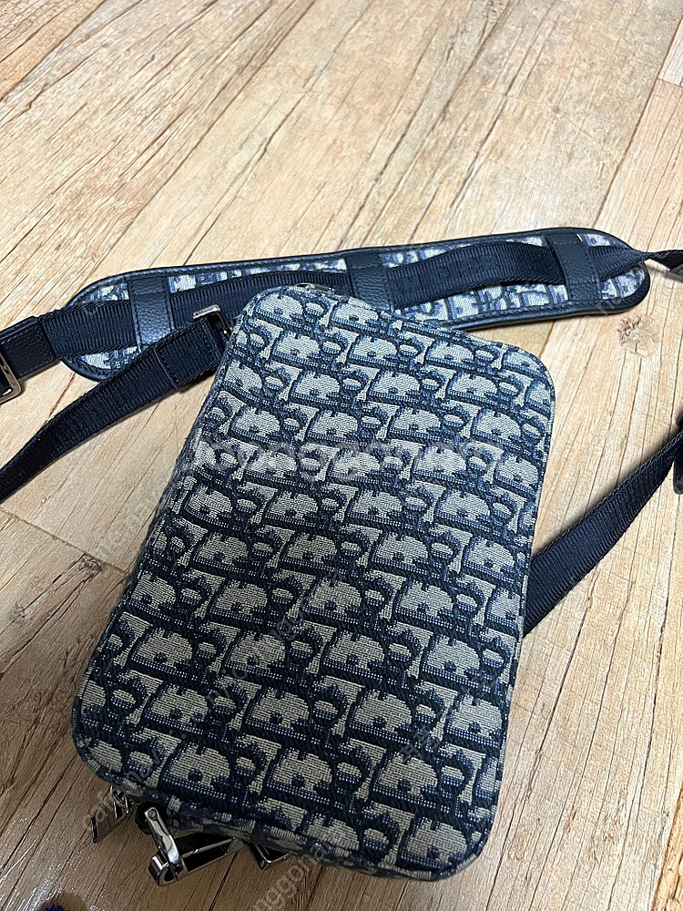 디올 사파리 메신저백--2