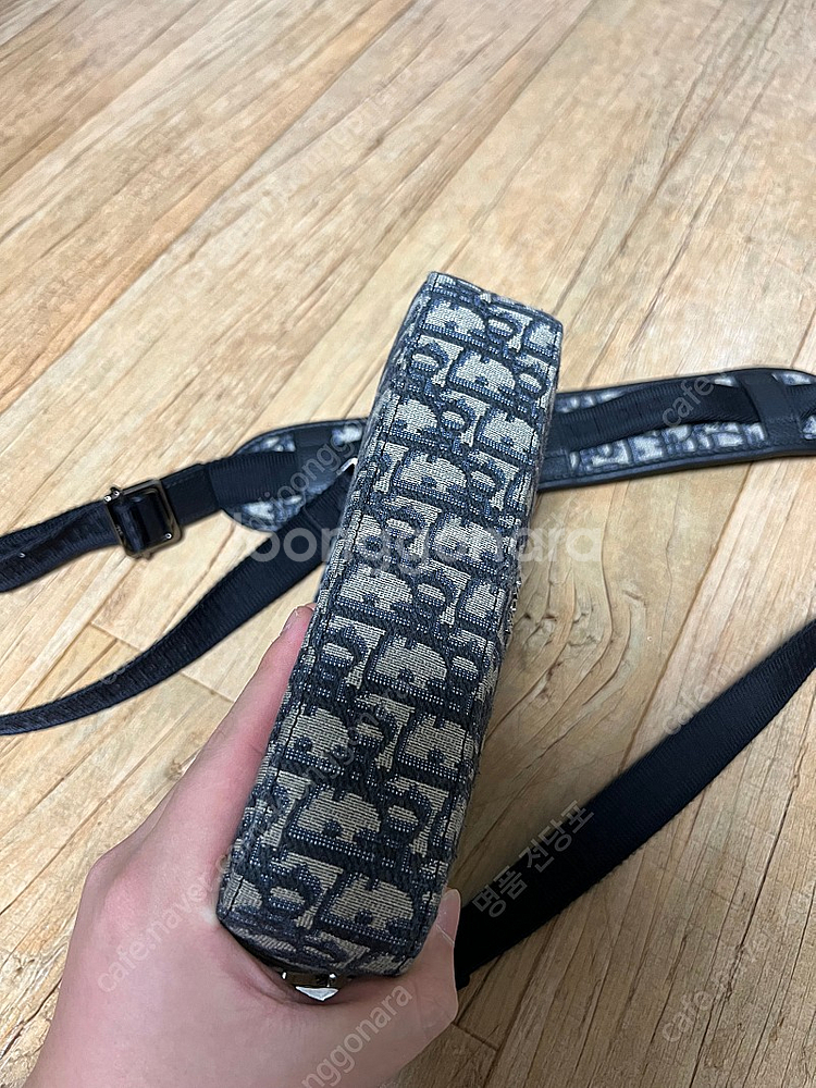 디올 사파리 메신저백--3