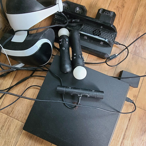 Ps4프로 vr 리모컨 카메라 로지텍 휠g29 페달 기어봉 레이싱시트까지 팝니다