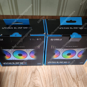 리안리 UNI FAN SL-INF 120 RGB 화이트 3팩 컨트롤러 팝니다.