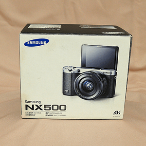 삼성 nx500 사용감 있는 제품, 화이트 컬러입니다.